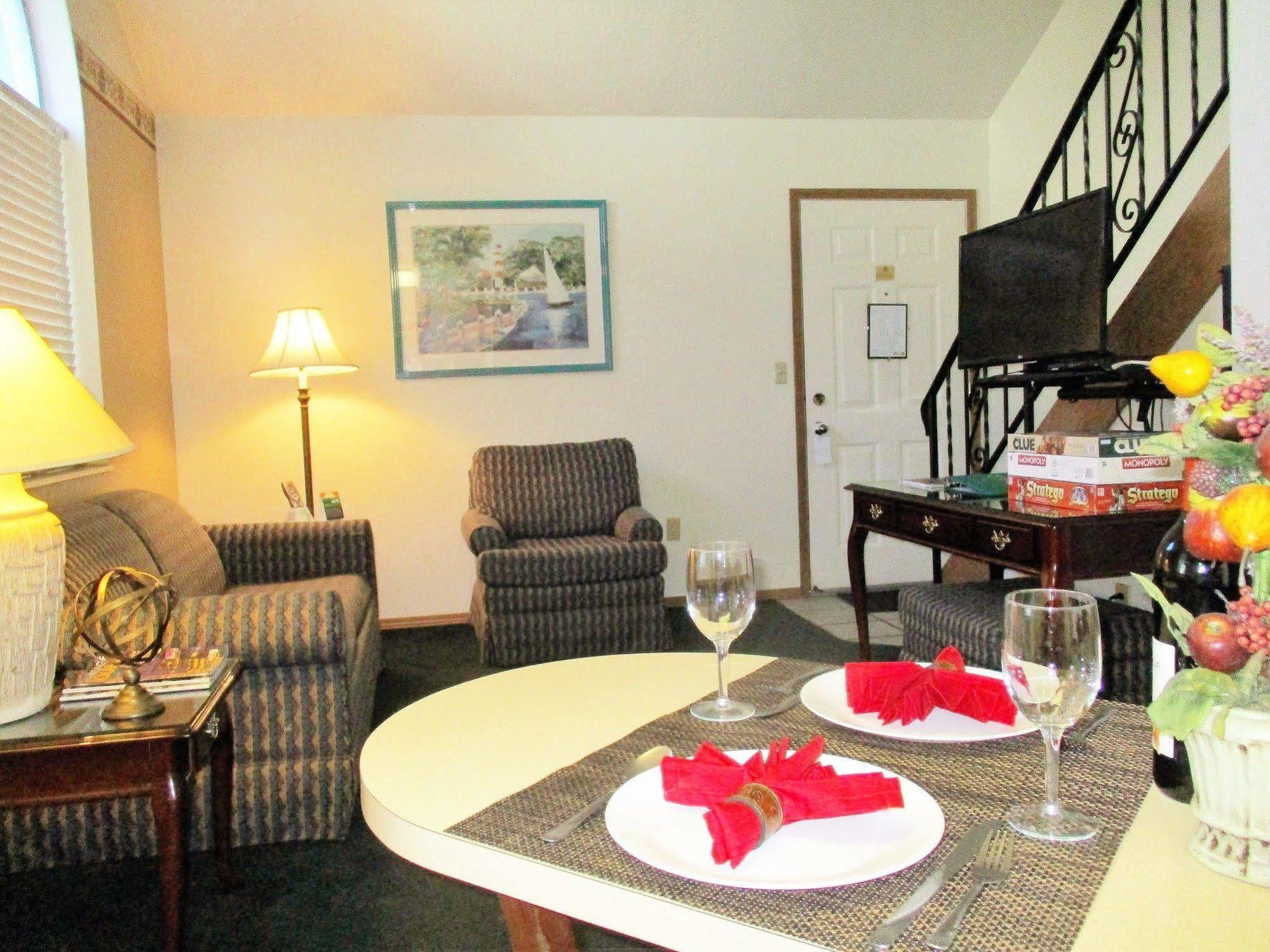 Turning Leaf Townhome Suites Fairwood Bagian luar foto