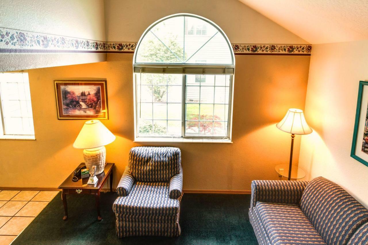 Turning Leaf Townhome Suites Fairwood Bagian luar foto
