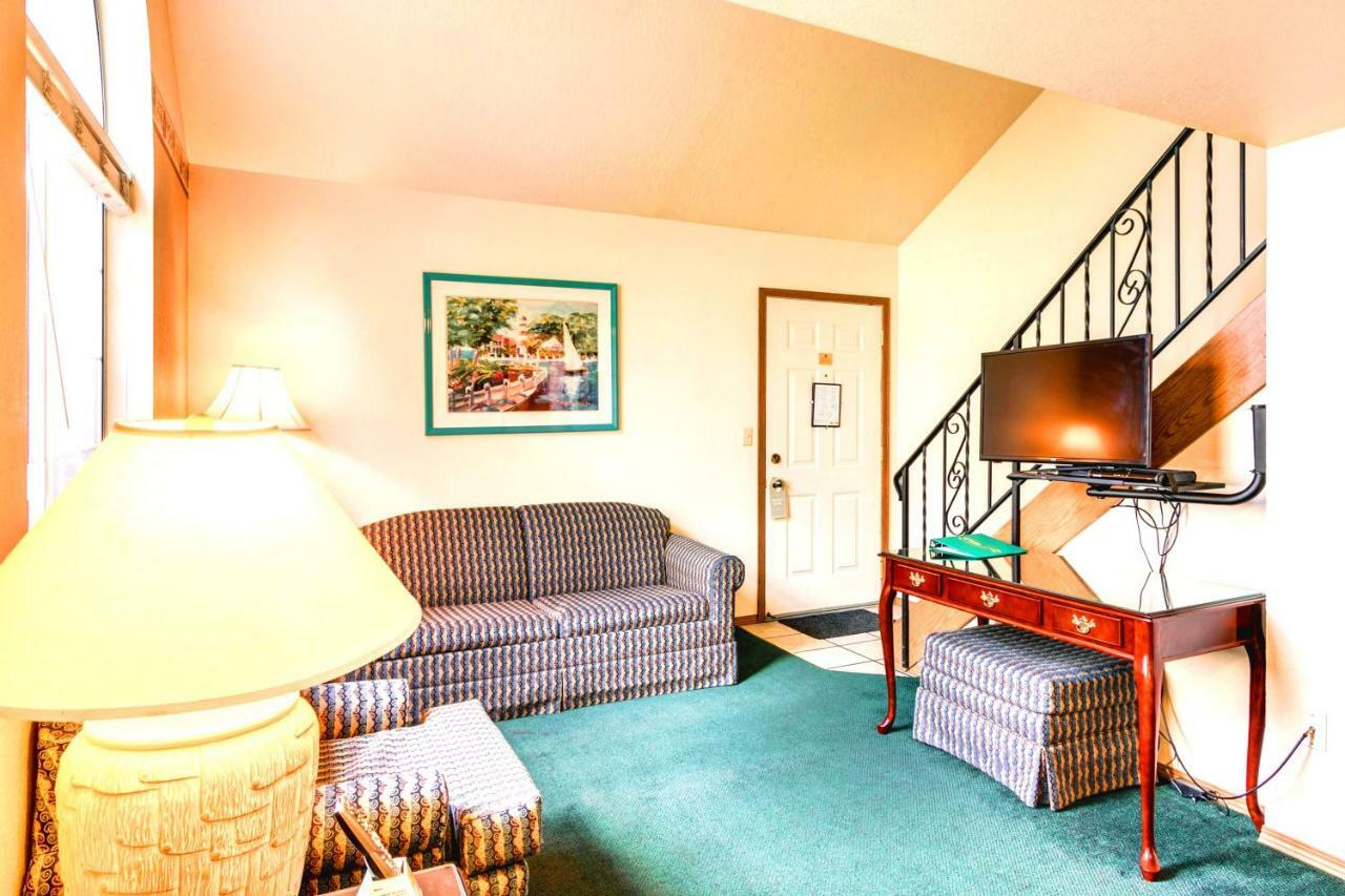 Turning Leaf Townhome Suites Fairwood Bagian luar foto