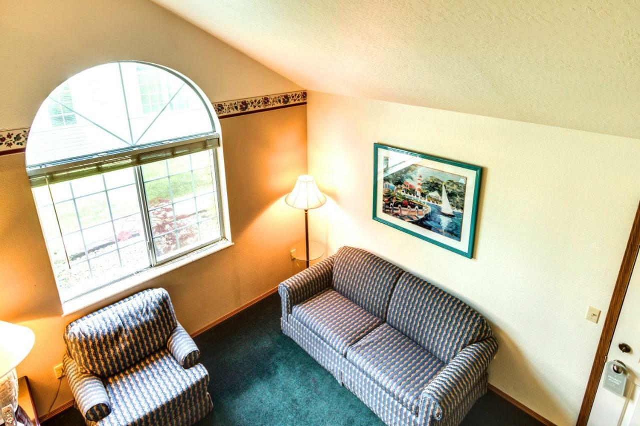 Turning Leaf Townhome Suites Fairwood Bagian luar foto