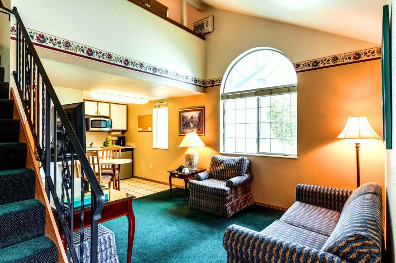 Turning Leaf Townhome Suites Fairwood Bagian luar foto